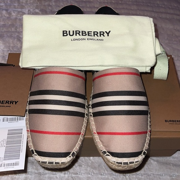 Burberry 100% authentic espadrilles Color is archive beige size 39. Never used. - Picture 3 of 12